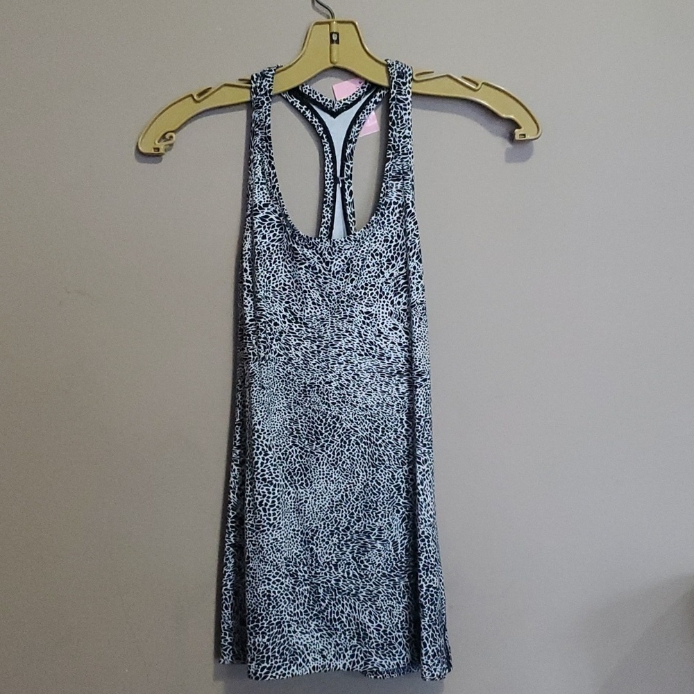 Lululemon top size 6